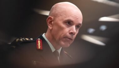 Former top soldier warns against pivot to China