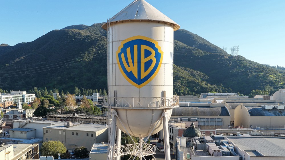 Democratic Senators Urge FCC to Block Paramount-Warner Bros. Merger From Closing Until Review of Deal's Foreign Investment Concludes