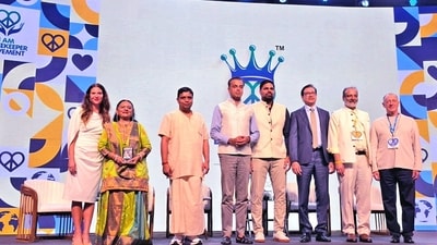 Acharya Balkrishna said that good health is the foundation of a peaceful society.
