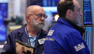 Stock market today: More swings for AI stocks in Wall Street