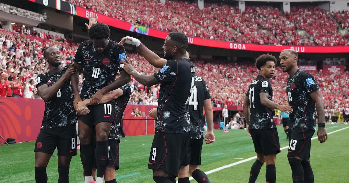 How close is Canada to advancing to the FIFA World Cup knockout round?