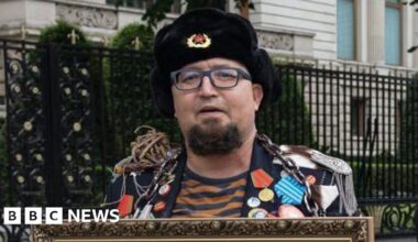 Russian opposition artist Robert Kuzovkov shot dead in exile in Poland - BBC
