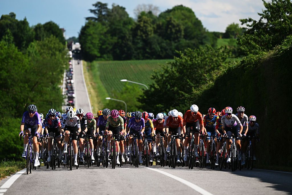 The peloton during stage 3 of the 2026 Giro d'Italia Women, a 156km stage from Bibione to Buja. (Photo by Luc Claessen/Getty Images)
