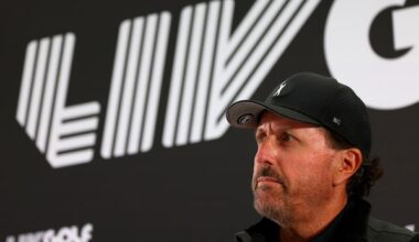 Exclusive: Phil Mickelson accused of inappropriate contact with female course employee, removed from club