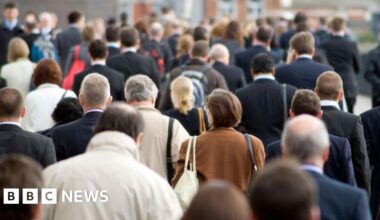 Warning over 'fragile' public finances as borrowing rises - BBC