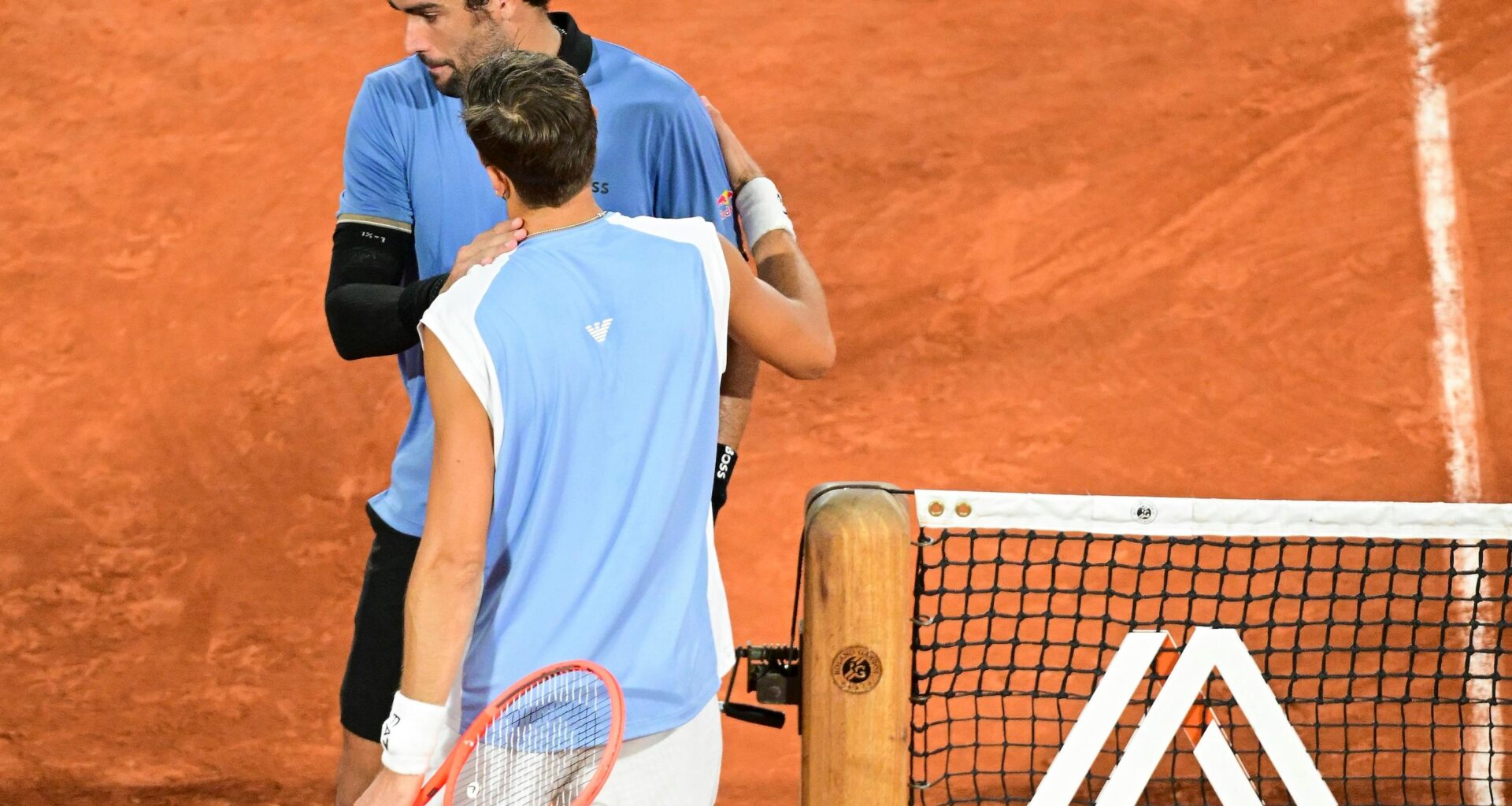 Berrettini retires to send Arnaldi into semis - Roland-Garros 2026