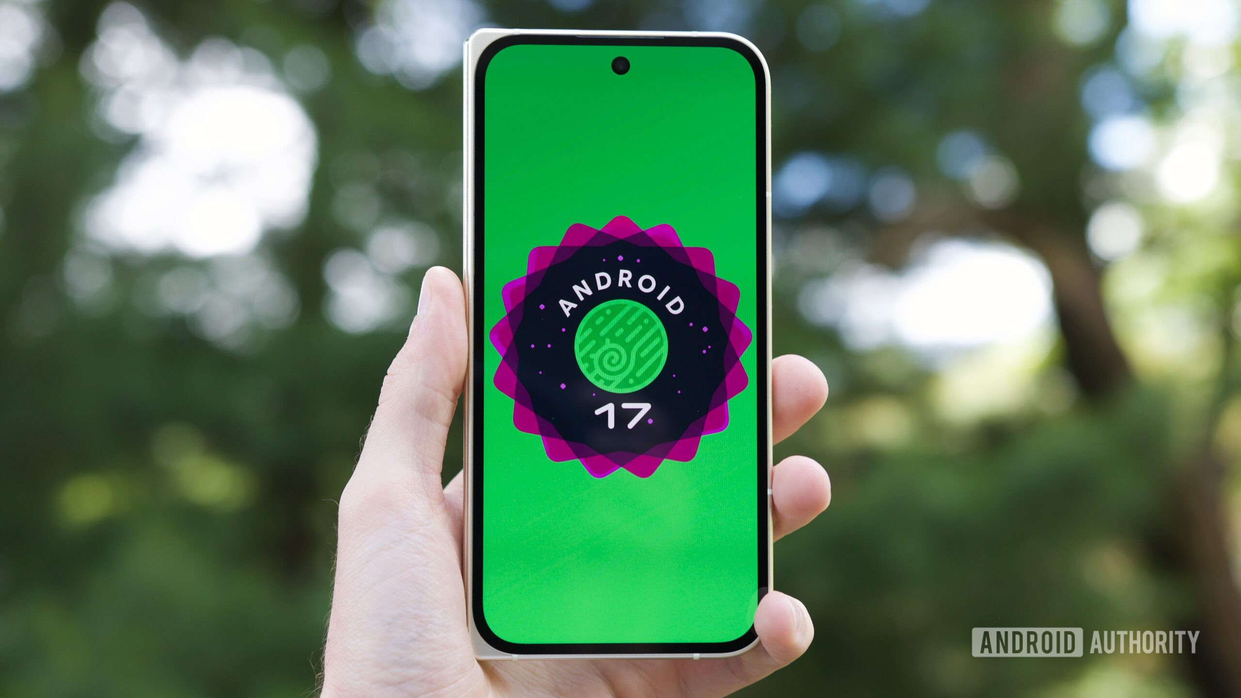 android 17 logo green background outside 1 Android 17 logo on a Pixel phone.