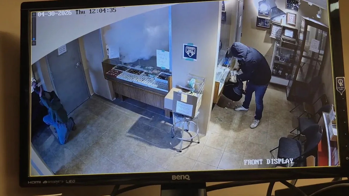 Winnipeg police looking for help identifying suspects in gold store robbery