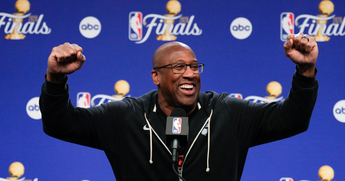 From Ben Stiller to Fat Joe, the Knicks' celebrity fans get to work at NBA Finals practice :: WRAL.com