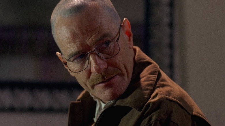 Walt looking to the right over his shoulder on Breaking Bad S2E8