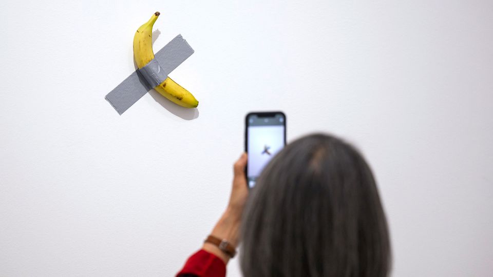 Someone stole Maurizio Cattelan’s notorious banana artwork — and the museum isn’t amused