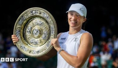 Iga Swiatek holding the Wimbledon women's singles final trophy