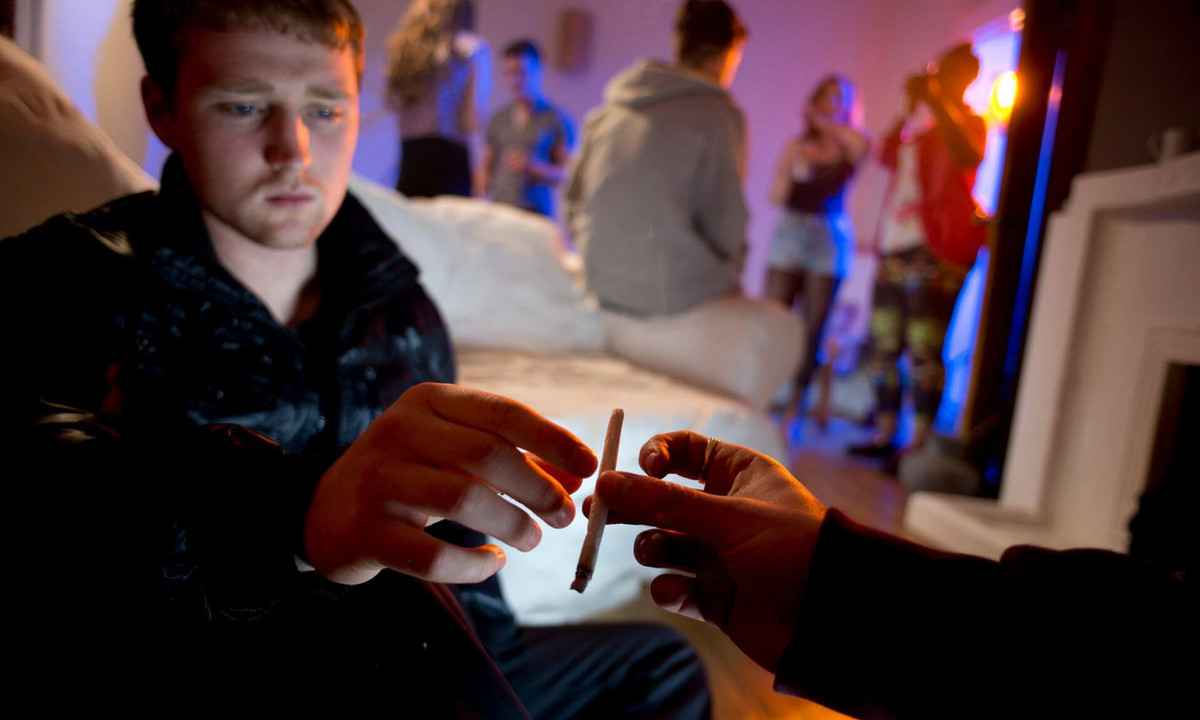 Cannabis: what tips the balance for teens to start consuming?