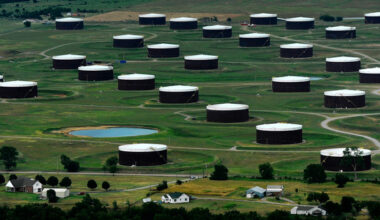 US oil exports surge, draining domestic crude inventories toward rock bottom