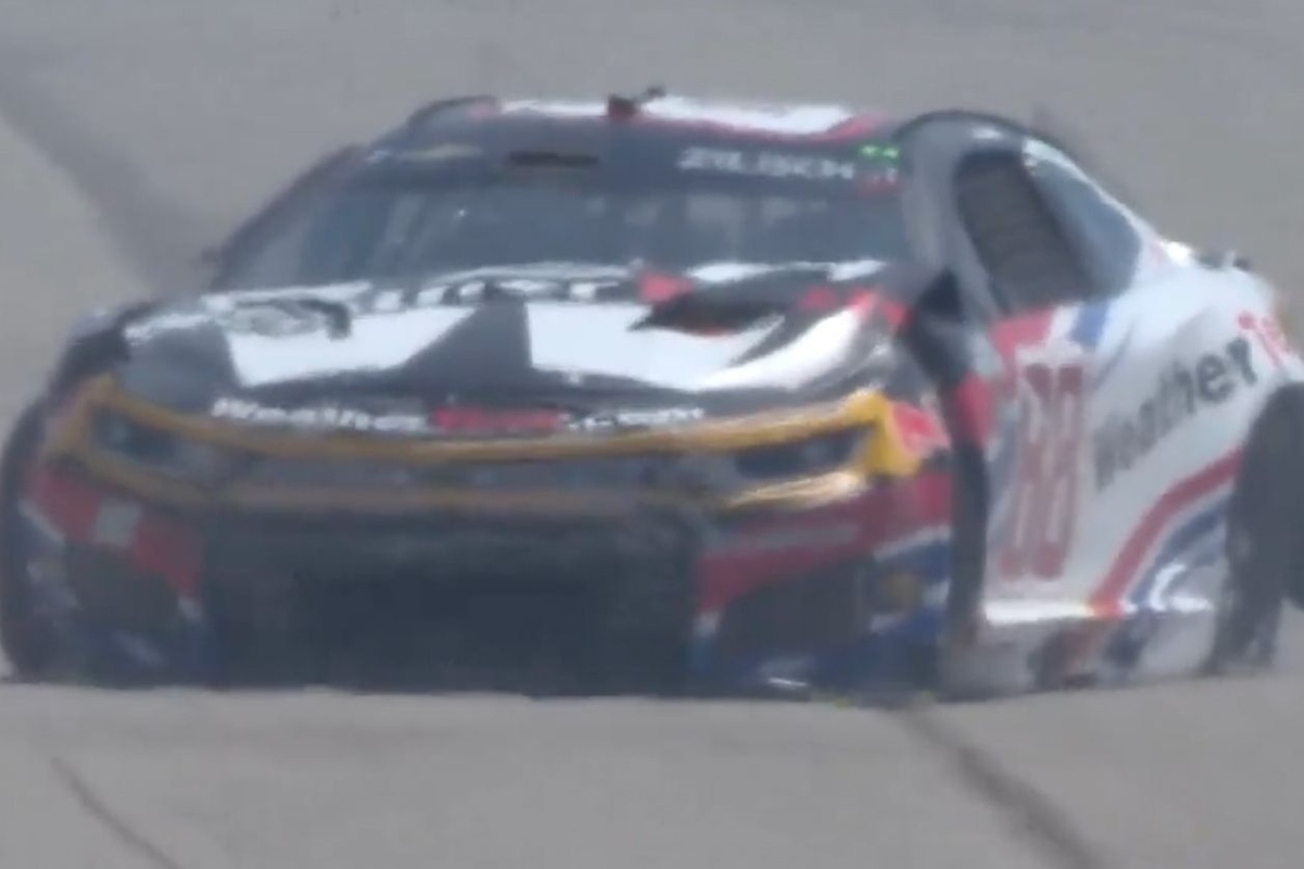 Zilisch wrecks twice in first ten laps at Michigan, records third straight DNF