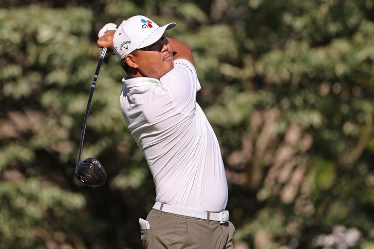 Kim Si-woo of Korea tees off on the second hole during the second round of the Memorial Tournament at Muirfield Village Golf Club in Dublin, Ohio, Friday (local time). AFP-Yonhap