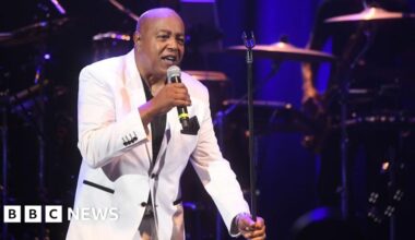Peabo Bryson, singer behind beloved Disney classics, dies at 75 - BBC