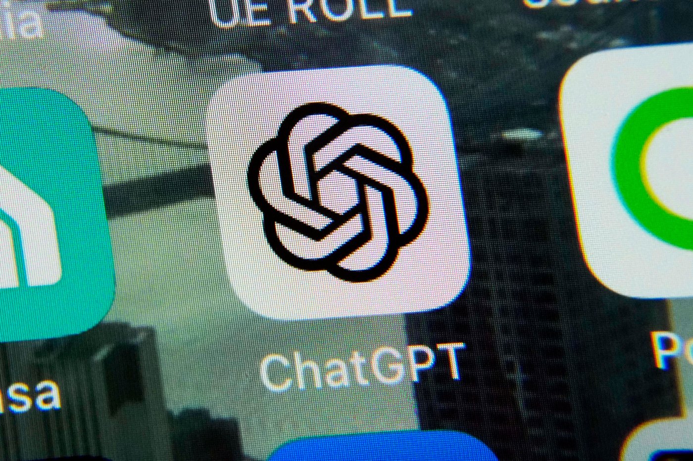 AI chatbots are helping people communicate with dating partners. Here are some do's and don'ts
