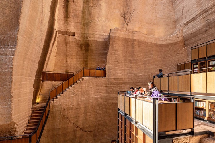 From Quarry to Countertop: Tracing the Origins of Natural Stone in Architecture - Image 16 of 19