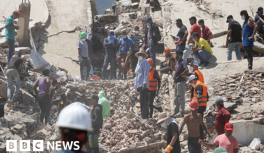 Aftershock frays nerves as many Venezuelans left to fend for themselves - BBC