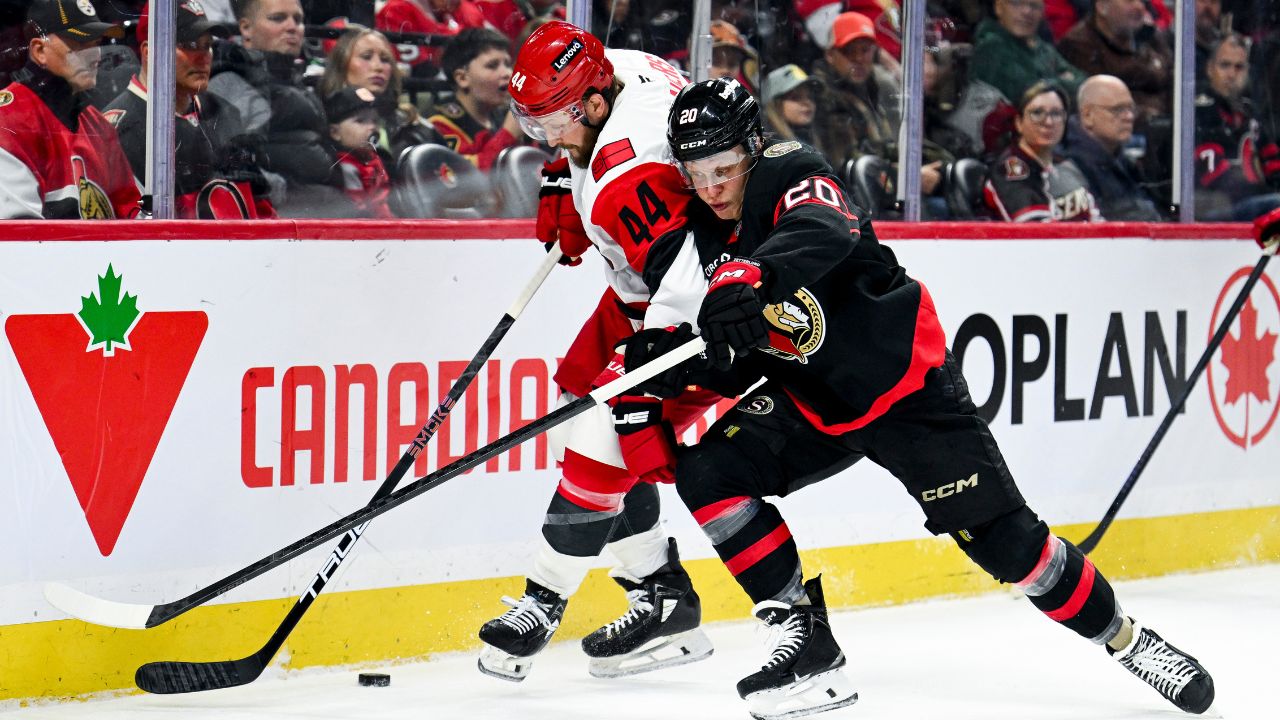 Hurricanes' Deslauriers signs two-year deal at championship parade
