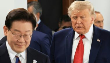South Korean leader books golf with Trump after 'pinky promise'