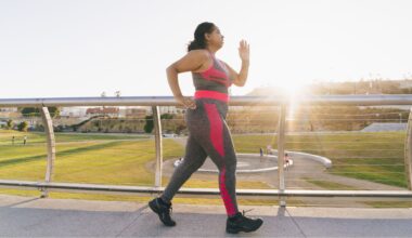 A personal trainer says you can burn more calories on a 20-minute walk by adding intervals—here’s how