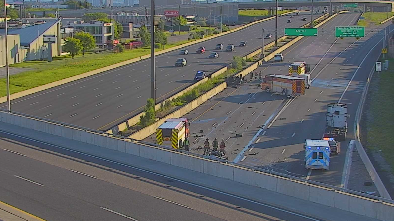 Major collision on Hwy. 401 in Etobicoke sends 2 people to hospital