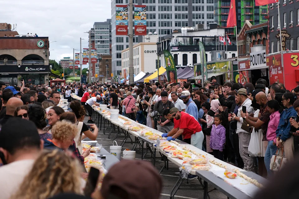 Thousands of people crowded the ByWard Market on June 7 for the Ottawa Shawarma Festival. (Chris Stoodley/Yahoo Canada)