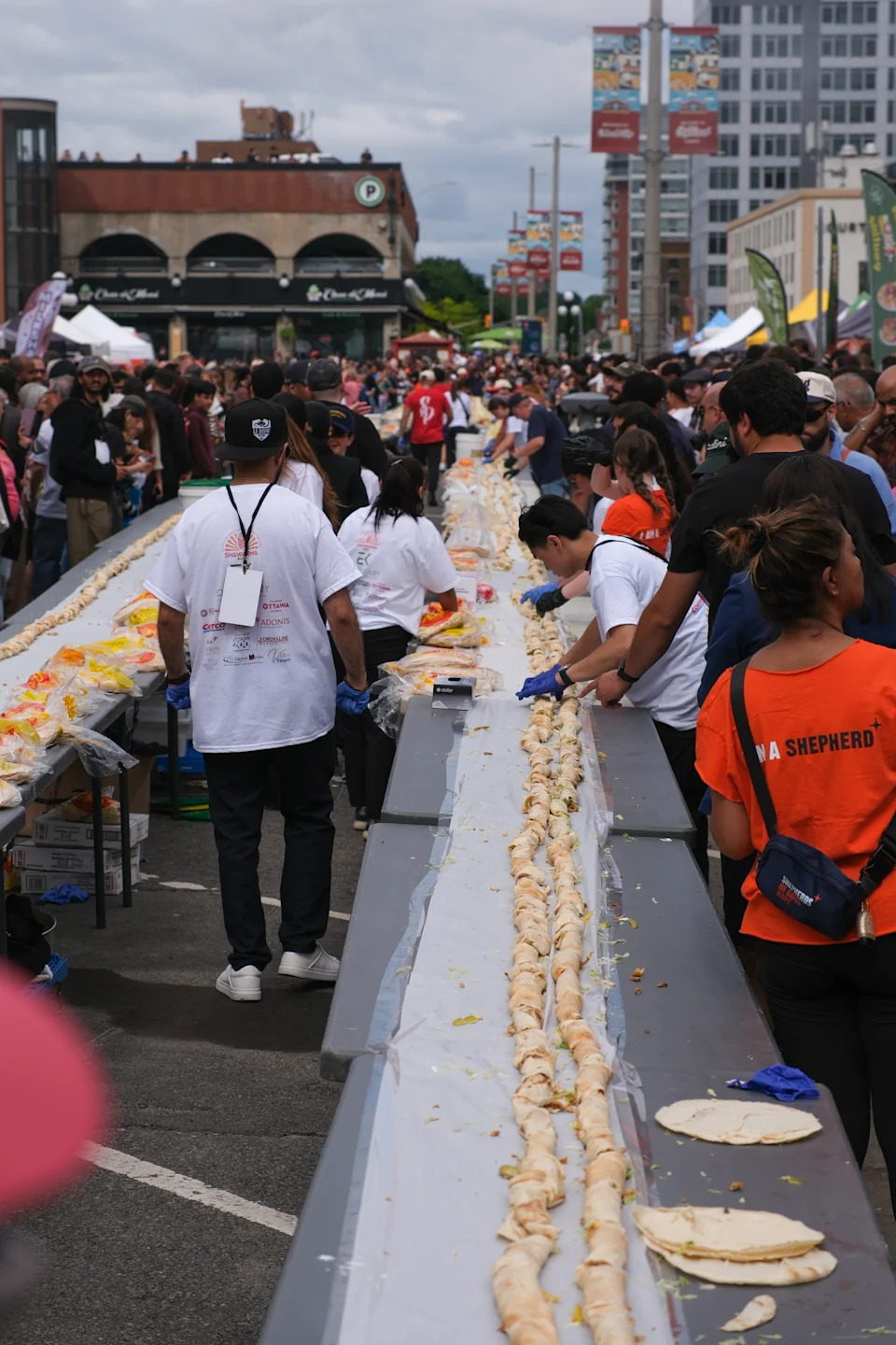 More than 2,400 shawarmas filled a line of tables for the event, and all sandwiches were donated to people experiencing homelessness. (Chris Stoodley/Yahoo Canada)