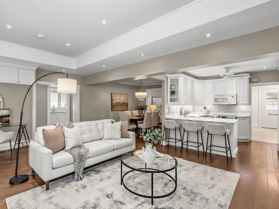 The main floor living room and open-concept kitchen at 1337 Melton Drive in Mississauga.