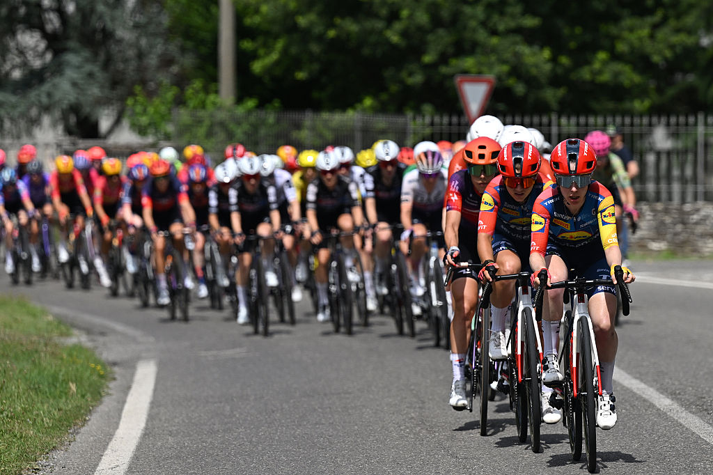 Lidl-Trek leads the peloton in a line