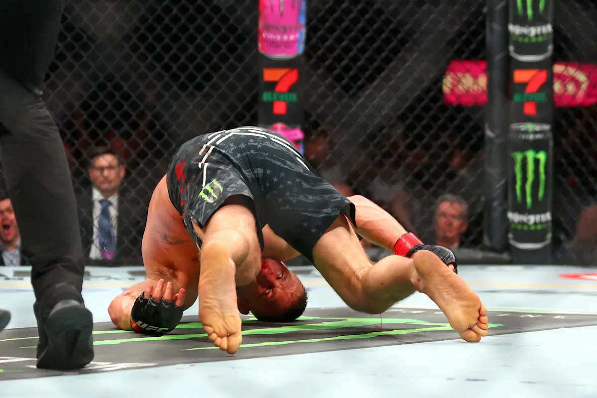 UFC analyst: Justin Gaethje has 'a lot of miles on the clock,' gets KO'd by Ilia Topuria