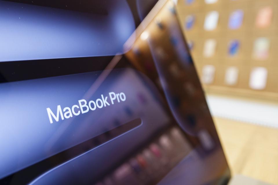 Apple’s MacBook Pro Strategy Comes With Risk