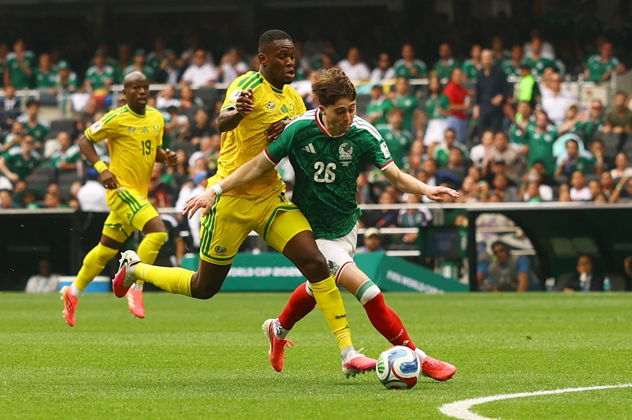 Soccer Football - FIFA World Cup 2026 - Group A - Mexico v South Africa - Estadio Azteca, Mexico City, Mexico - June 11, 2026 South Africa's Sphephelo Sithole fouls Mexico's Brian Gutierrez and is later sent off REUTERS/Hannah Mckay