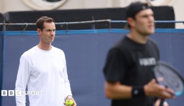 Andy Murray watches Jack Draper practise at Wimbledon
