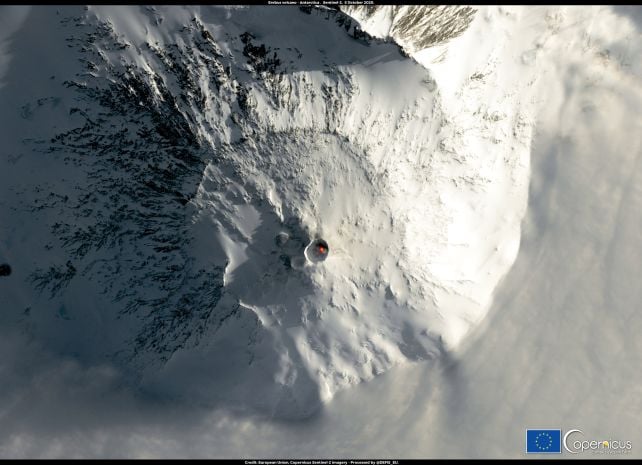 There's a Volcano in Antarctica That Spews Crystals of Gold Into The Atmosphere