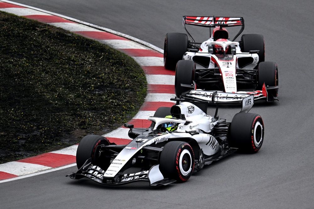 Esteban Ocon, Haas F1 Team, Sergio Perez, Cadillac Racing