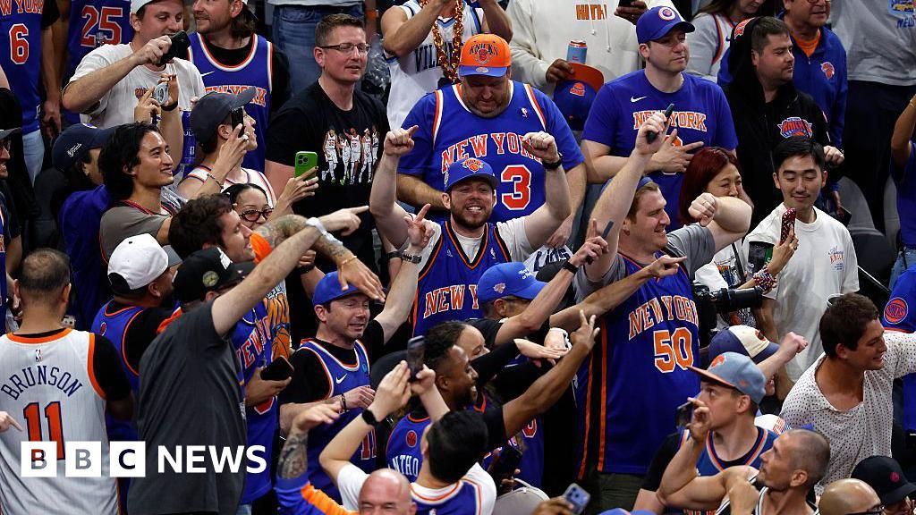 Ticketmaster says Knicks fans won't be locked out of game after last-minute panic - BBC