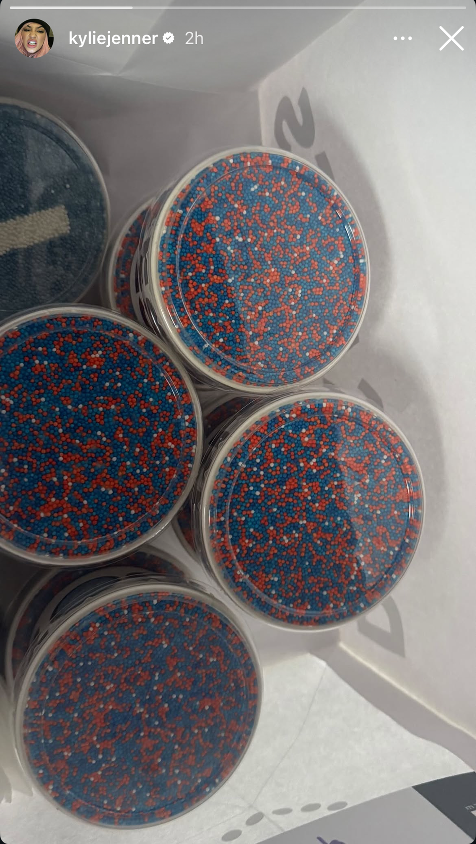 Kylie Jenner's dot cake with Knicks colors. Kylie Jenner's dot cake with Knicks colors.