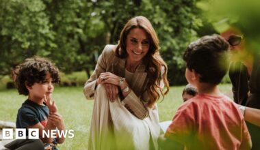 Kate writes essay on her Italy tour, as new pictures released - BBC
