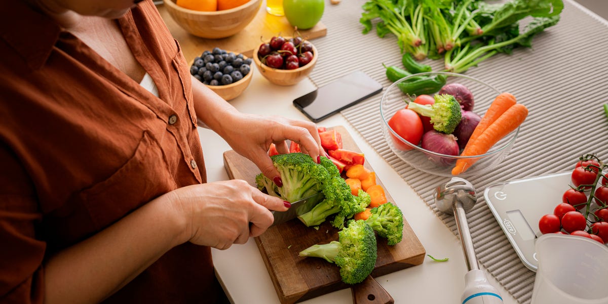 15 Foods Dietitians Want You to Eat for Better Brain Health