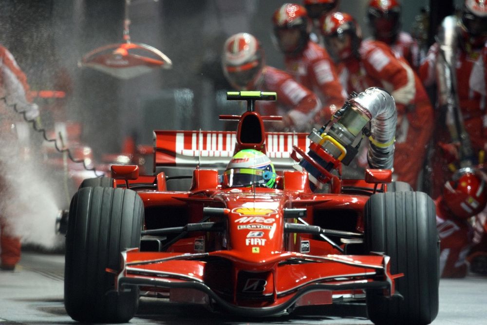 Massa took the fuel hose with him in Singapore in 2008