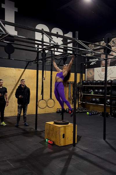 Elina doing pull ups