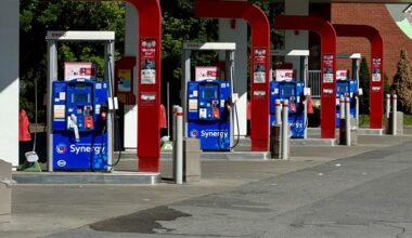 Montreal gas prices remain high despite drop in oil prices