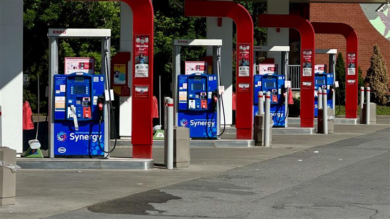 Montreal gas prices remain high despite drop in oil prices