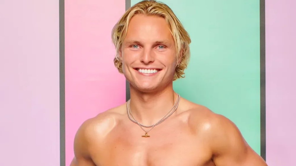 'Love Island UK' Contestant Drops Out of Show, Cites Family Reason
