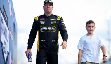 Kyle Busch's father and son honor him with special tribute lap at Charlotte