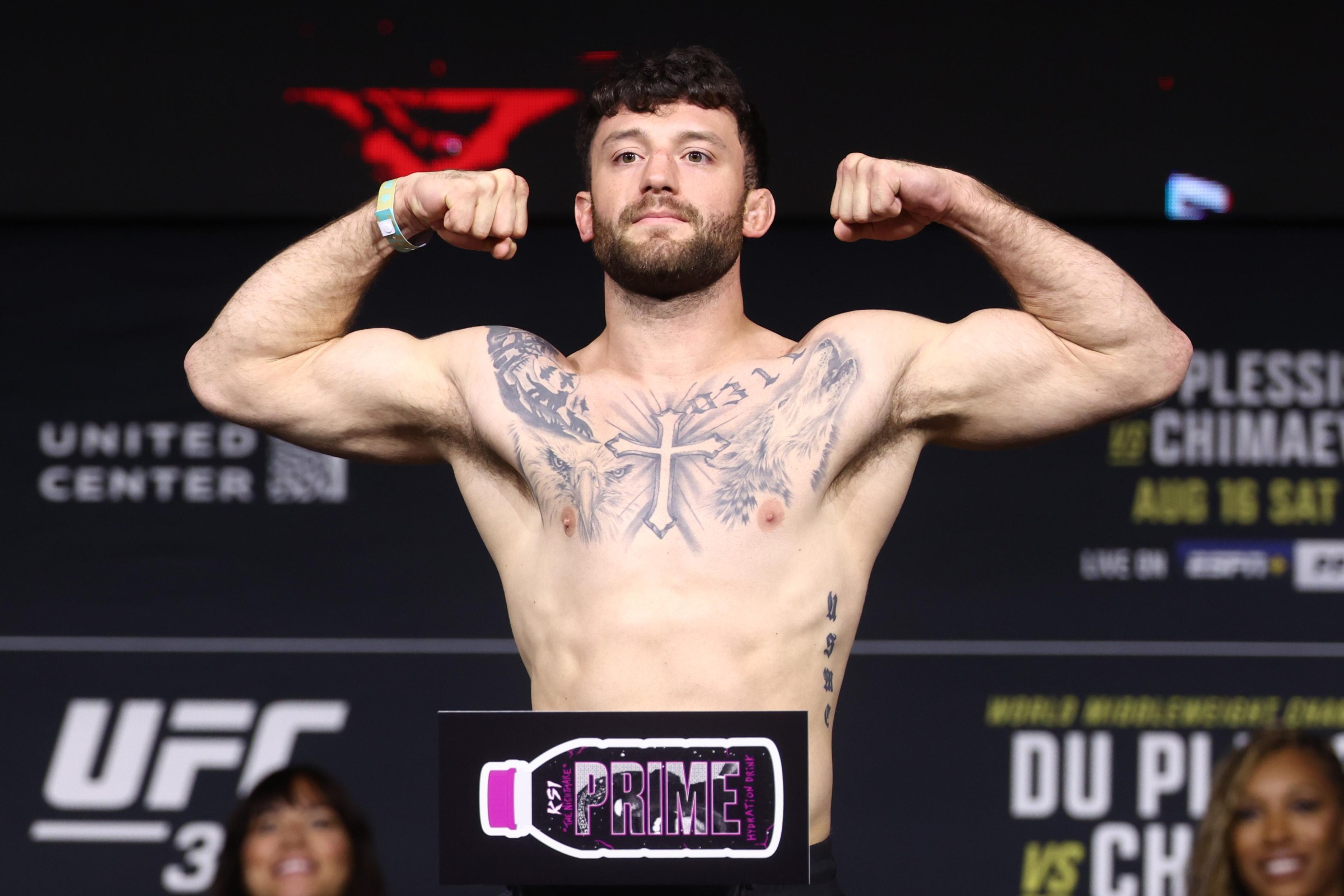 Eric Nolan draws a local at UFC Baku.