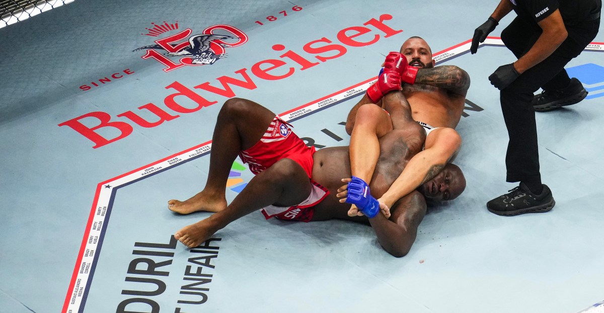 Josh Hokit admits he wasn’t really trying to armbar Derrick Lewis at UFC White House: ‘God forbid someone has a little fun’